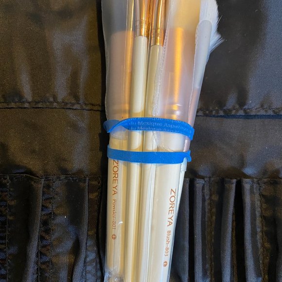 Cosmetic facial brushes - Picture 2 of 3